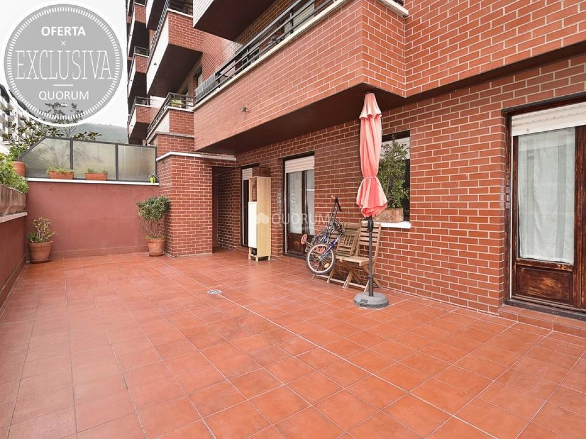 Espectacular Piso Con Terraza De 50 M De 3 Dormitorios 2 Baños En Etxebarri Zona Polideportivo
