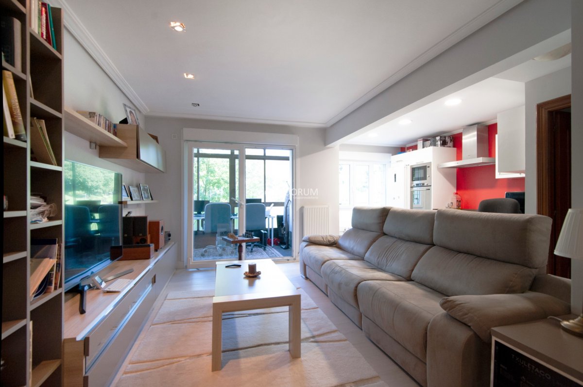 Vivienda En Excelente Estado En Calle Bizkai, Con Todos Los Servicios Al Lado De Casa