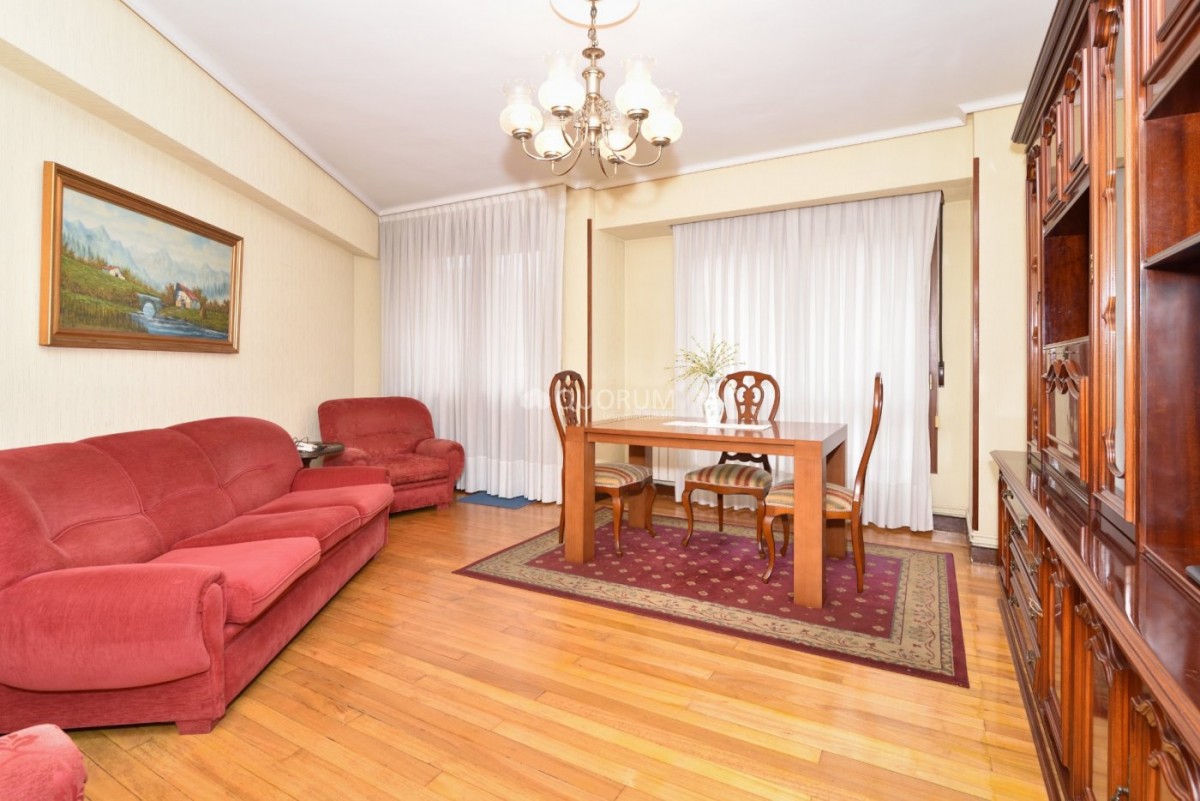 Piso Luminoso De 3 Dormitorios En Zona Tranquila