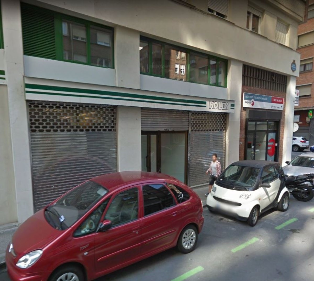 Venta de local comercial de 100 m2 en PB y 100 m2 en entreplanta para oficina en Zona La Casilla