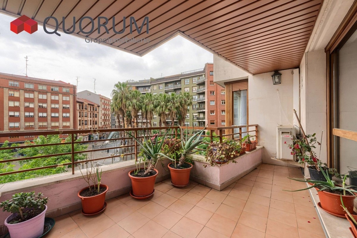 4 HABITACIONES Y 3 BAÑOS JUNTO A LOS JUZGADOS