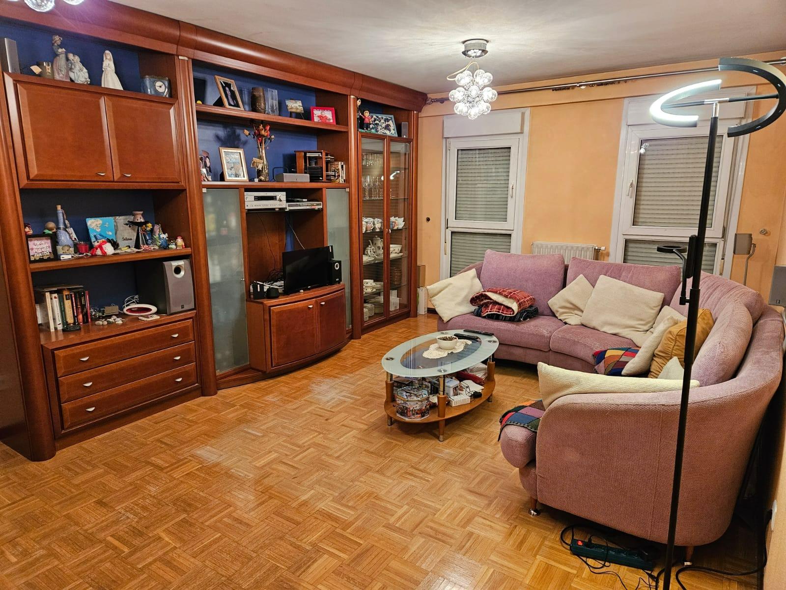 Se Vende Piso Exterior de 3 habitaciones 2 baños Garaje Y Trastero De Acceso Directo En Miribilla.