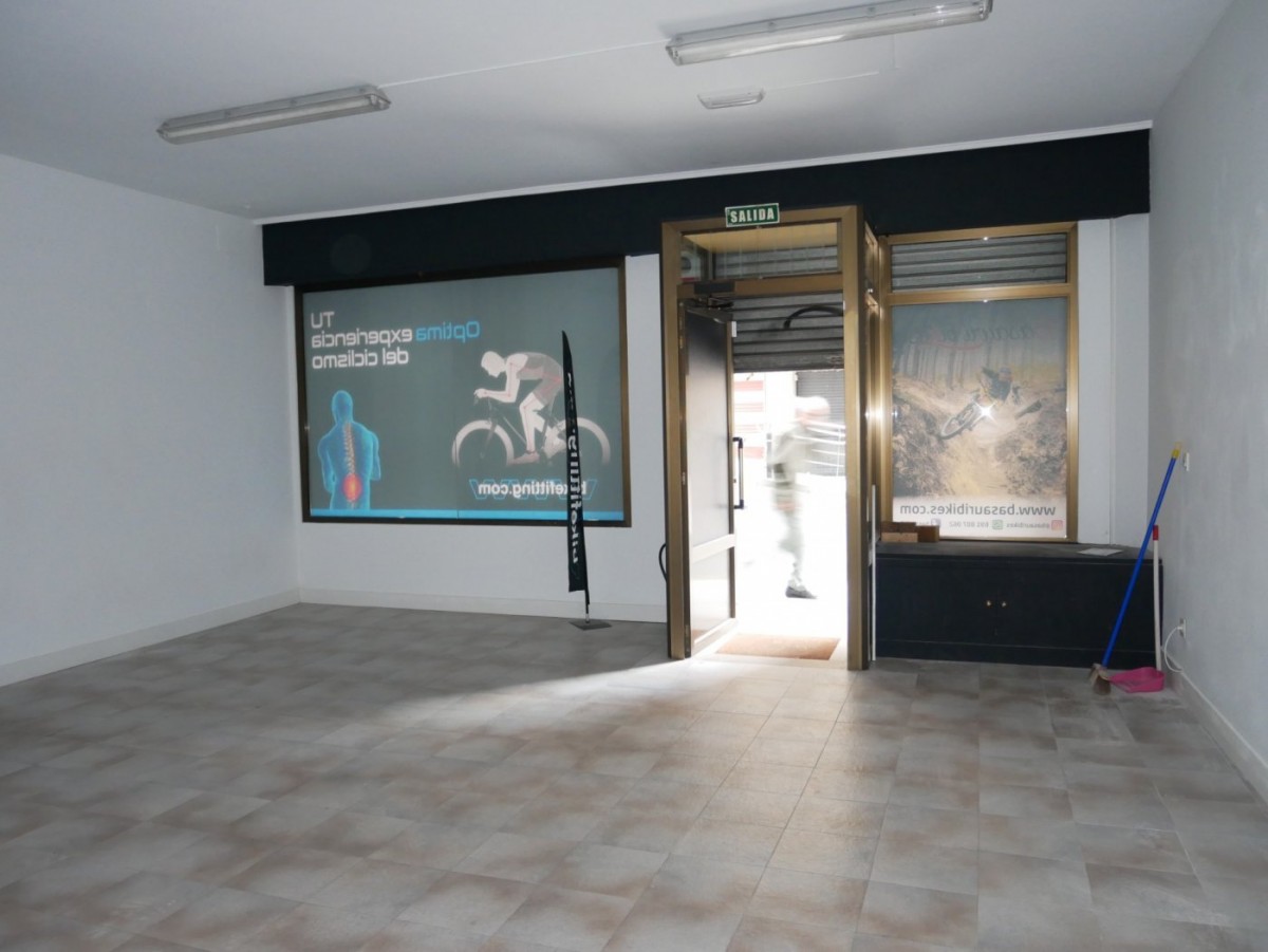 Local Comercial Diáfano En Buen Estado En Zona Ayuntamiento