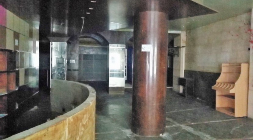PRECIO REBAJADO. Local Comercial En Campo Volantín