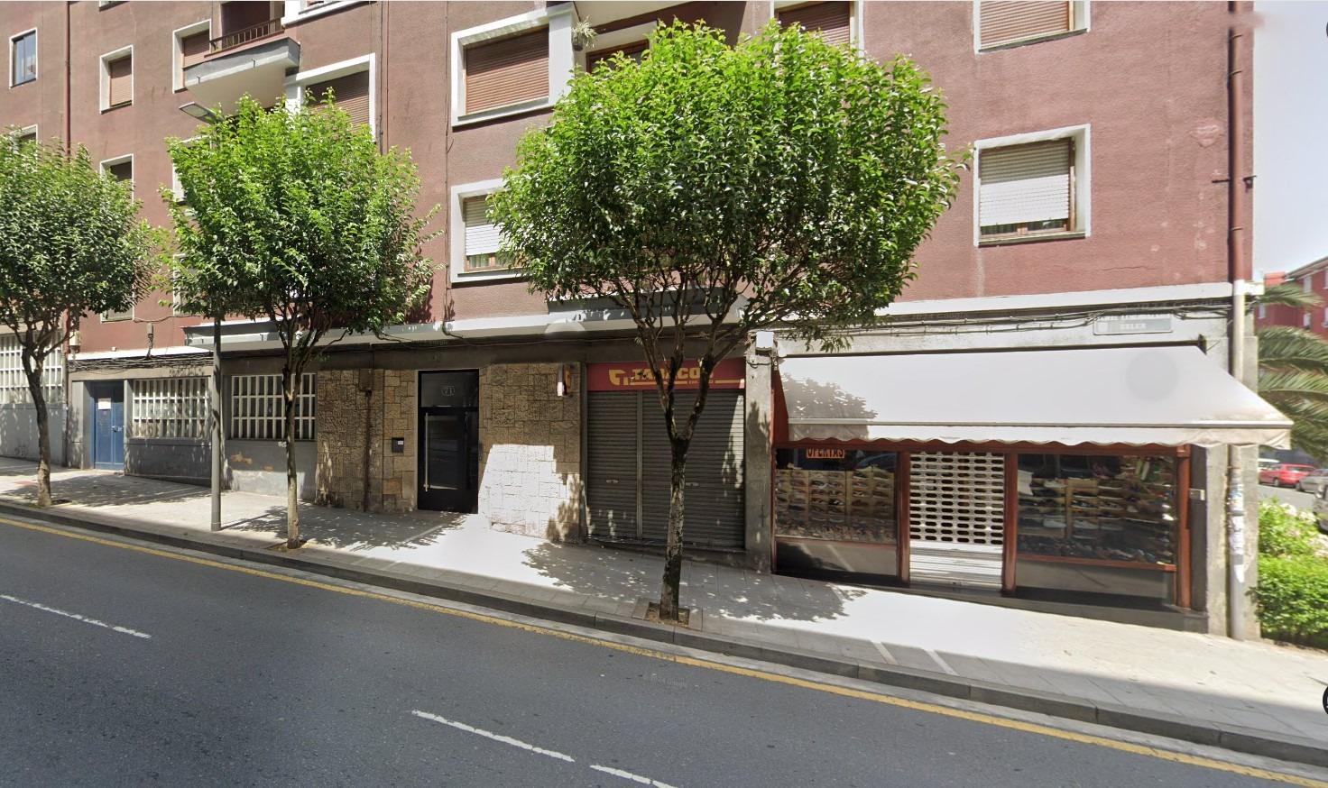 Local Comercial Con Mucha Afluencia De Paso En Zona Ariz