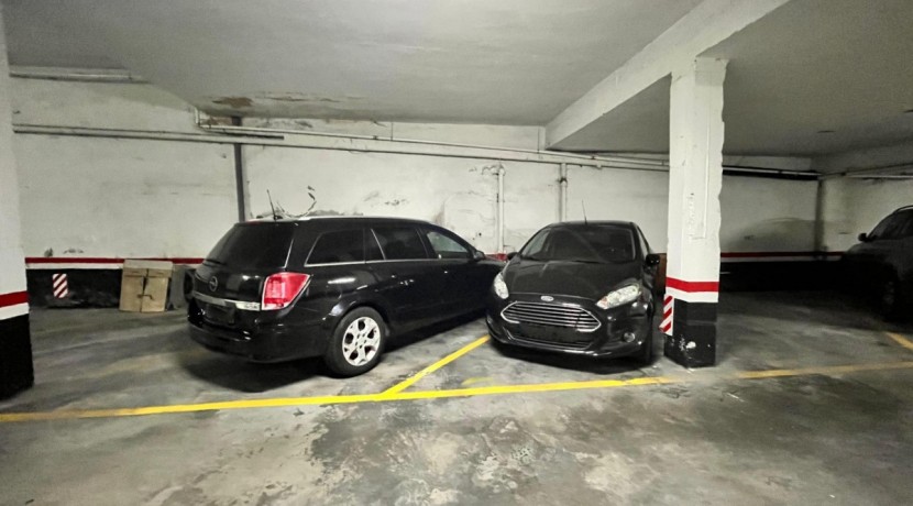 Parcela de Garaje Para Coche Mediano En Zona Pozokoetxe