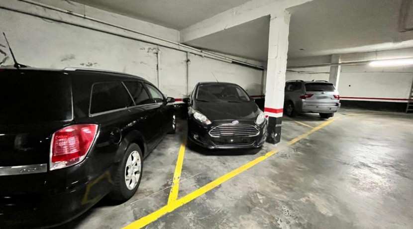 Parcela de Garaje Para Coche Mediano En Zona Pozokoetxe