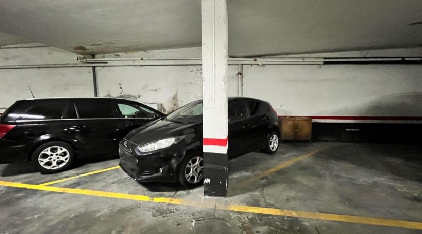 Parcela de Garaje Para Coche Mediano En Zona Pozokoetxe