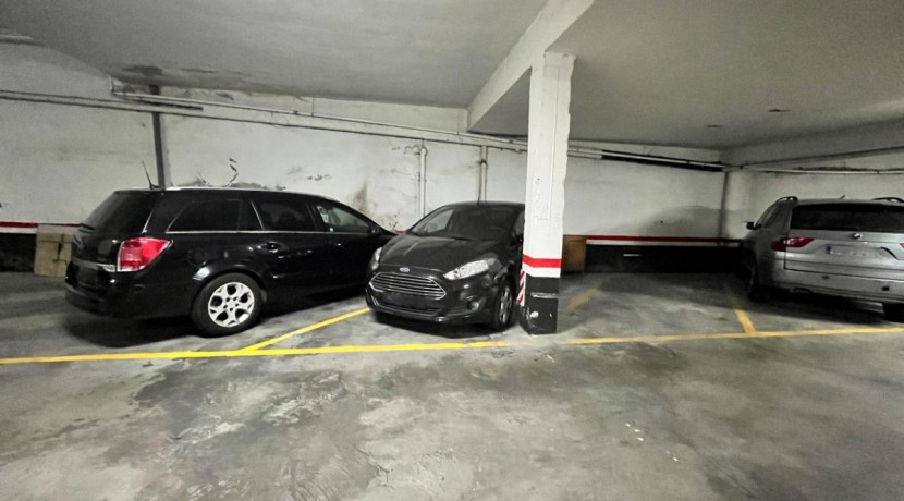 Parcela de Garaje Para Coche Mediano En Zona Pozokoetxe