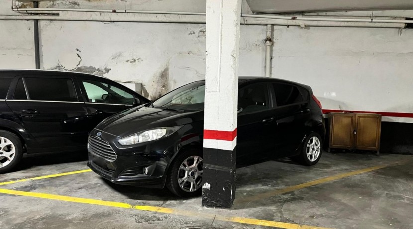 Parcela de Garaje Para Coche Mediano En Zona Pozokoetxe