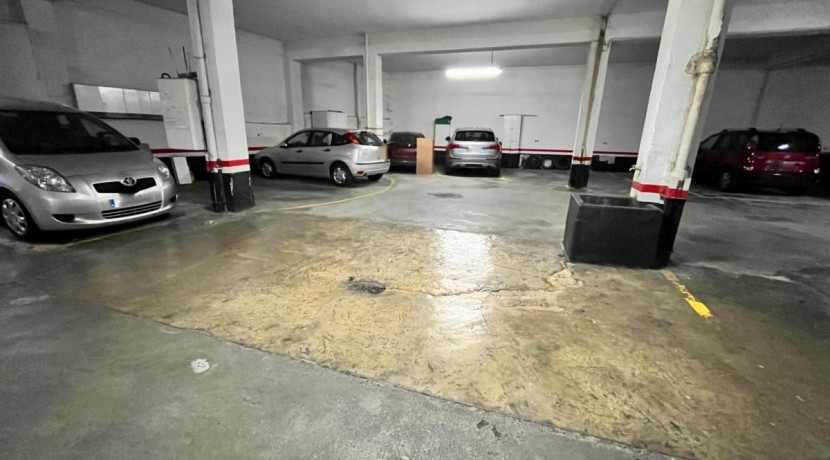 Parcela de Garaje Para Coche Mediano En Zona Pozokoetxe