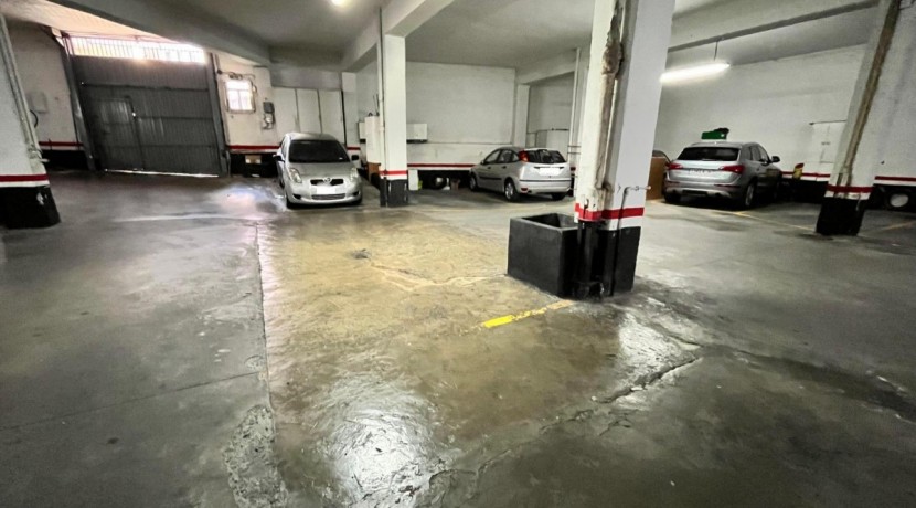 Parcela de Garaje Para Coche Mediano En Zona Pozokoetxe