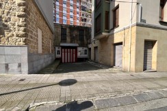 Parcela de Garaje Para Coche Mediano En Zona Pozokoetxe