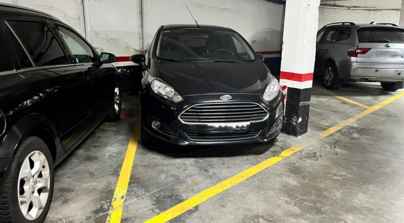 Parcela de Garaje Para Coche Mediano En Zona Pozokoetxe