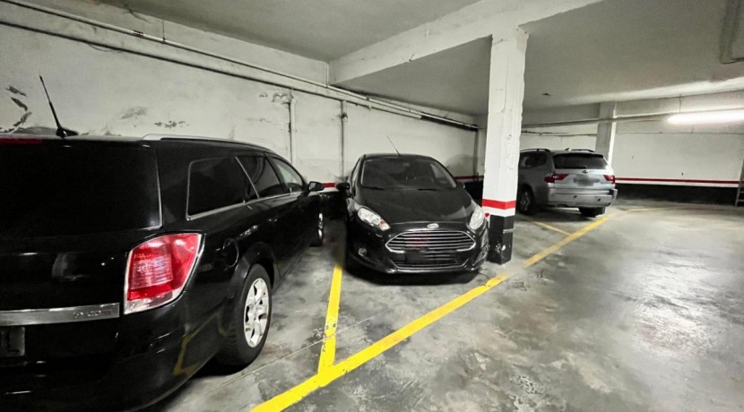 Parcela de Garaje Para Coche Mediano En Zona Pozokoetxe
