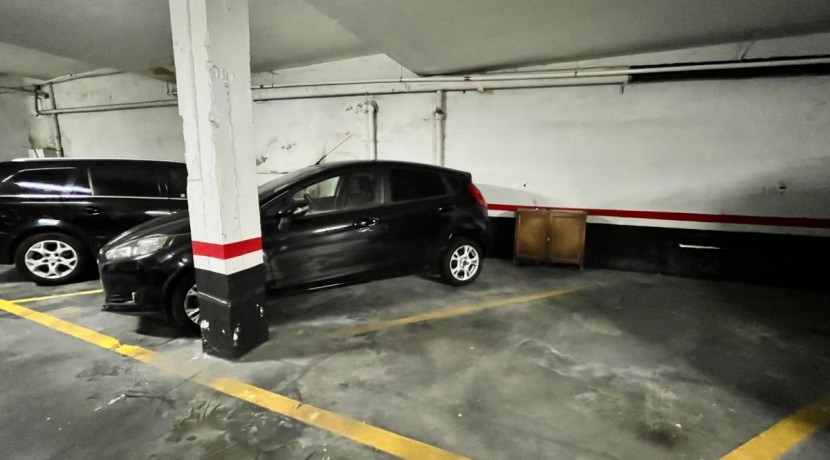 Parcela de Garaje Para Coche Mediano En Zona Pozokoetxe