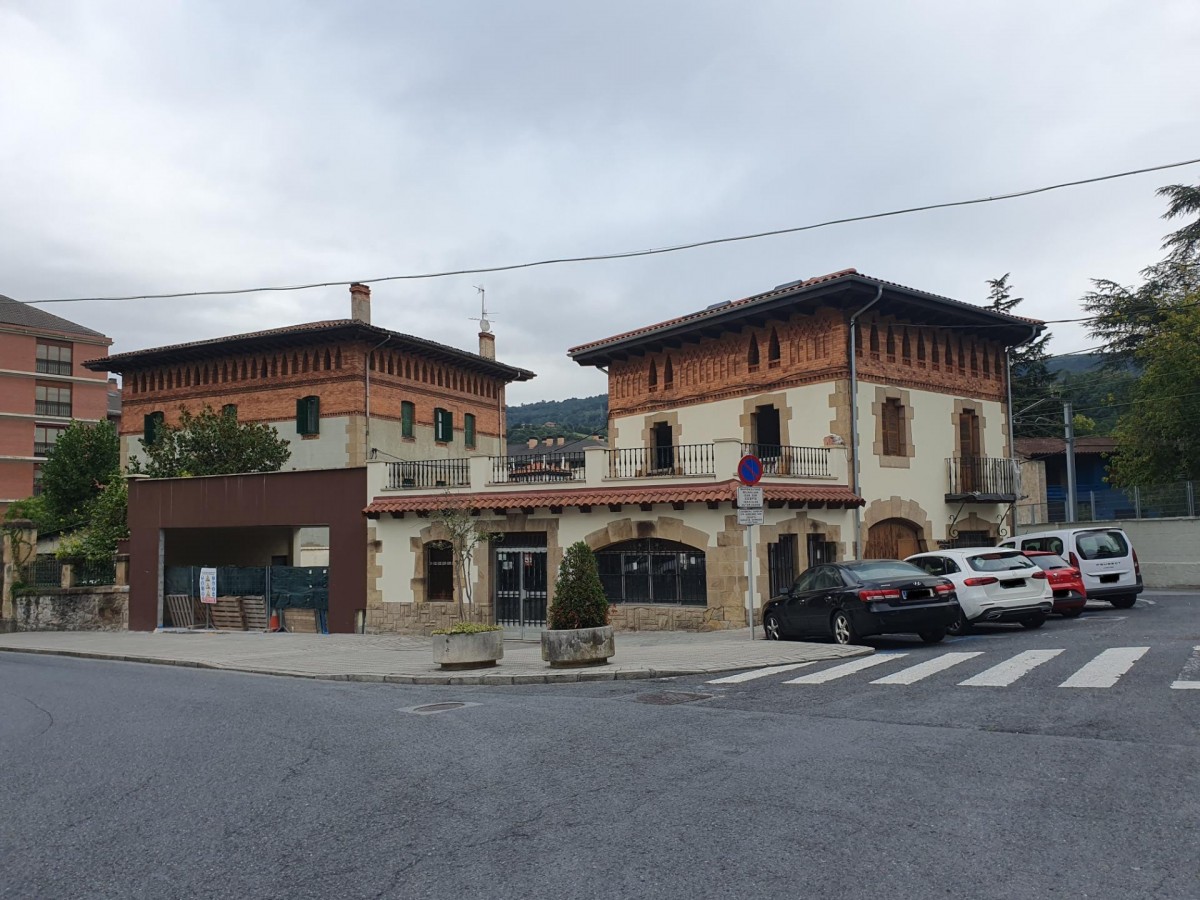 Se Alquila Gran Local A Estrenar De 301m2 En el Centro De Etxebarri