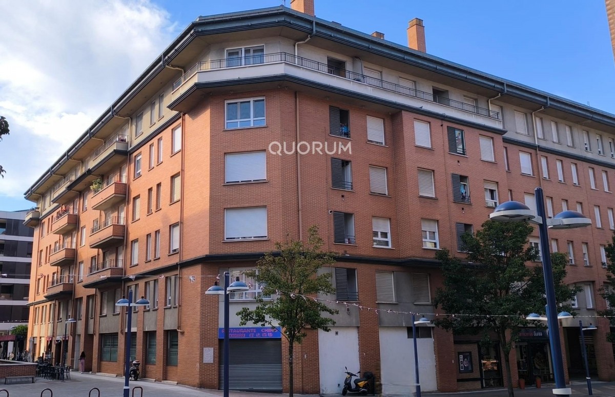 ¡¡¡ EXCLUSIVA !!! Se Vende Piso De 3 Dormitorios 2 Baños, Garaje Y Trastero En Etxebarri Zona San Esteban