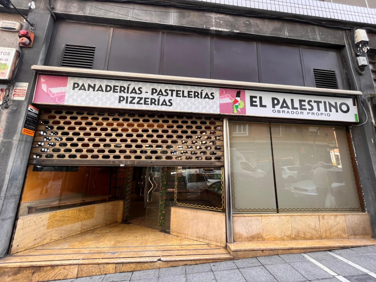 Local Muy Comercial Acondicionado Como Panadería En Zona Ayuntamiento.
