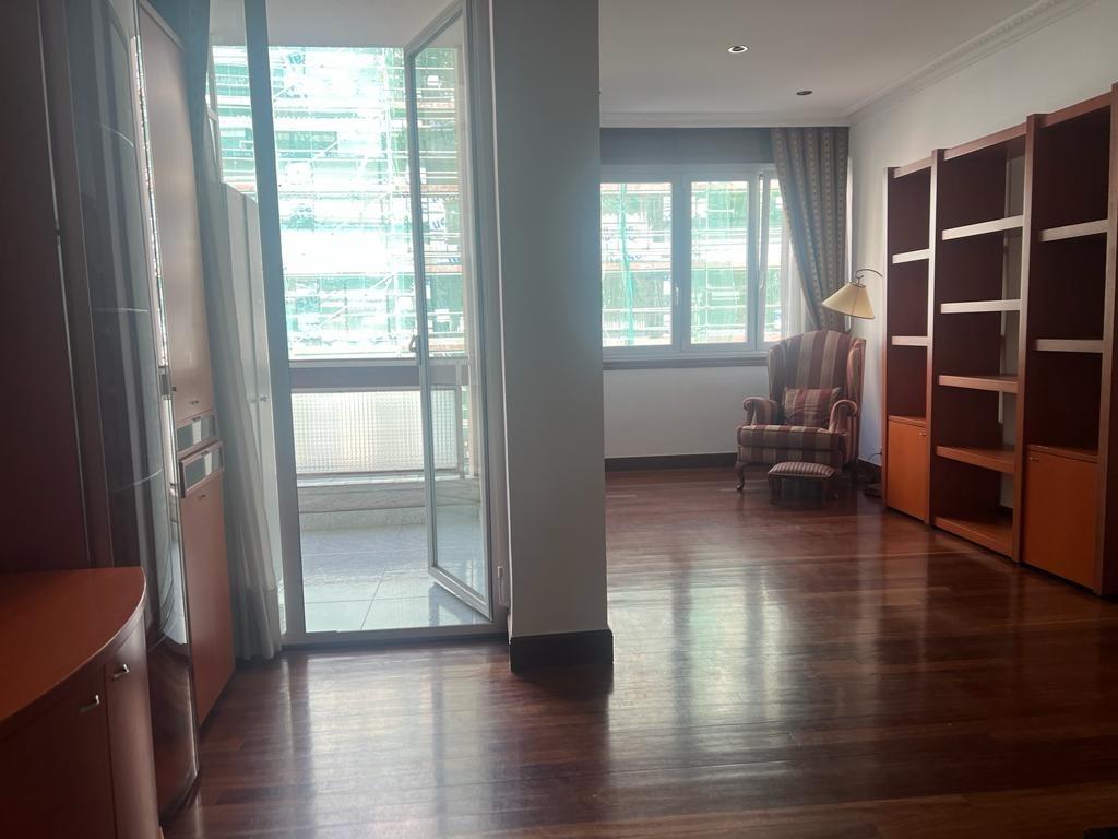 Luminosa Vivienda Con Terraza Y Garaje En Zona Guggenheim