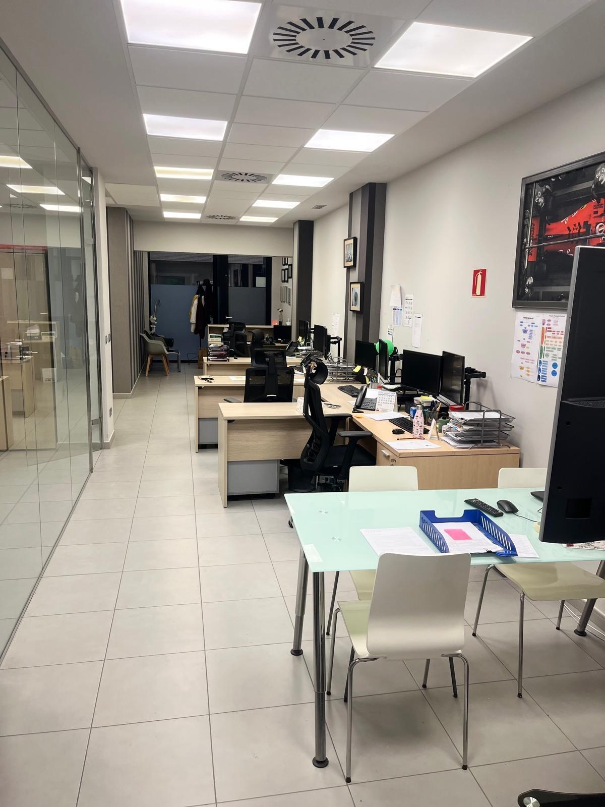 Se Alquila Local En El Centro De Etxebarri