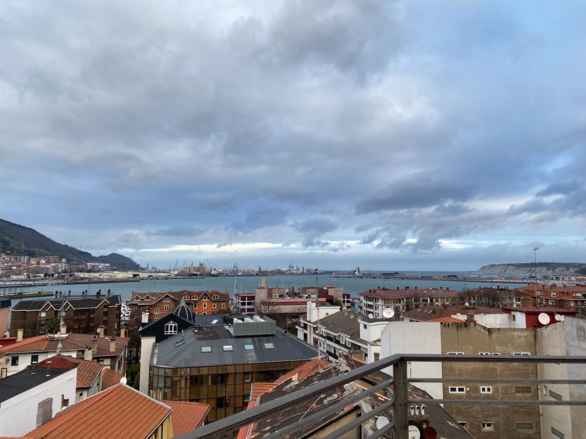 OFICINA CON VISTAS EN EDIFICIO EL ABRA 2