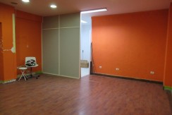 Local Acondicionado En Zona Comercial Con Escaparate