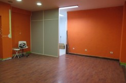Local Acondicionado En Zona Comercial Con Escaparate
