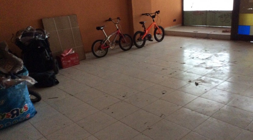 Local De 100 M2 En Zabalgane