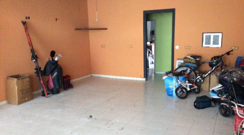 Local De 100 M2 En Zabalgane