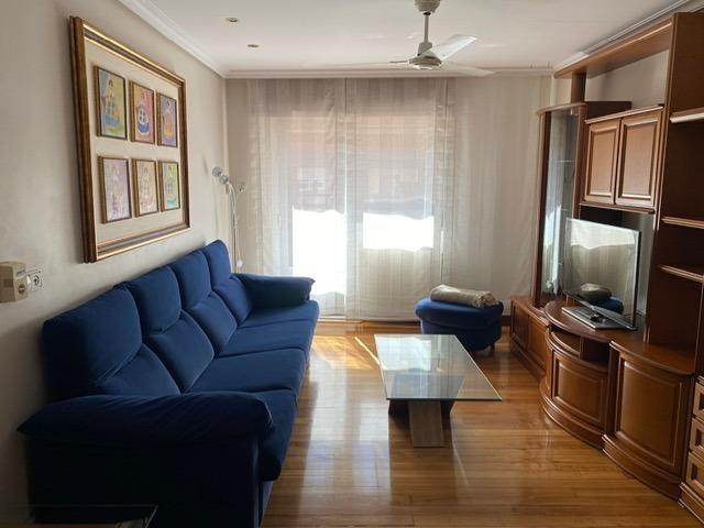 Piso De Habitaciones Y Balcón En Santutxu