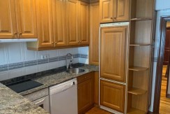 Piso De Habitaciones Y Balcón En Santutxu