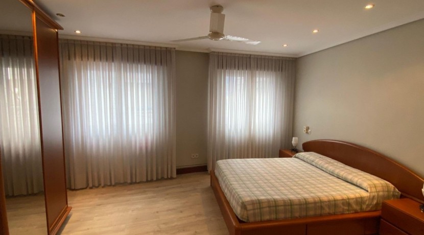 Piso De Habitaciones Y Balcón En Santutxu