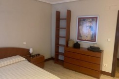 Piso De Habitaciones Y Balcón En Santutxu