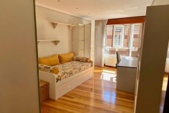 Piso De Habitaciones Y Balcón En Santutxu