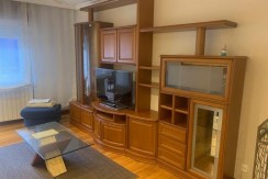 Piso De Habitaciones Y Balcón En Santutxu