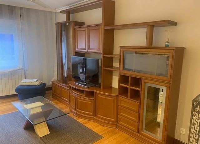 Piso De Habitaciones Y Balcón En Santutxu