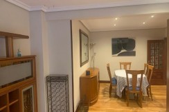 Piso De Habitaciones Y Balcón En Santutxu