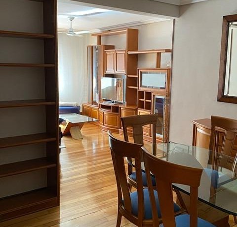 Piso De Habitaciones Y Balcón En Santutxu