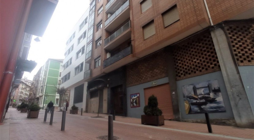 Se Vende Local Comercial Amplio Céntrico En Barakaldo