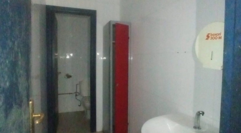 Se Vende Local Comercial Amplio Céntrico En Barakaldo