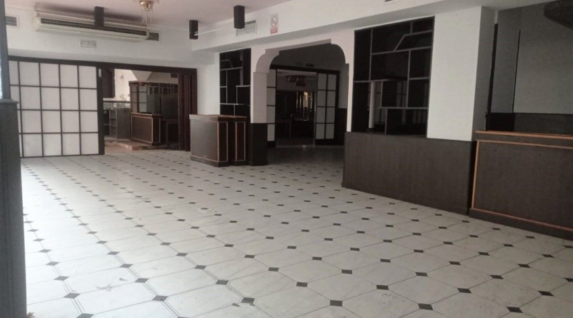 Se Vende Local Comercial Amplio Céntrico En Barakaldo
