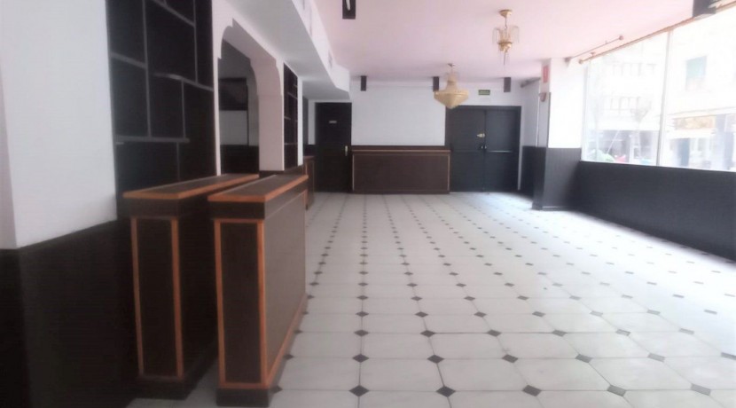 Se Vende Local Comercial Amplio Céntrico En Barakaldo