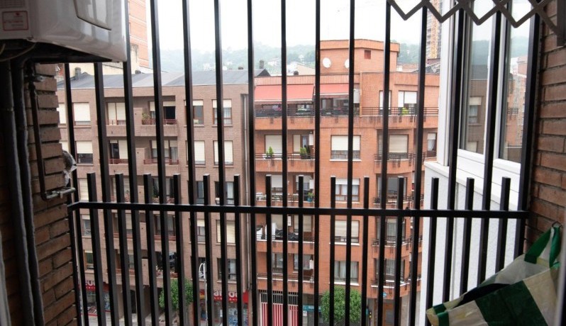Vivienda Para Actualizar  De 3 Hab Junto al Puente de Deusto