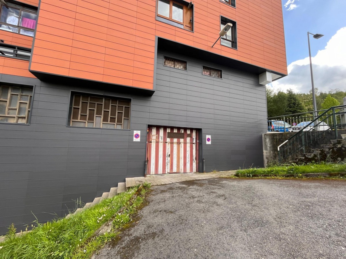 Parcela de Garaje Para Coche Grande En Zona San Miguel