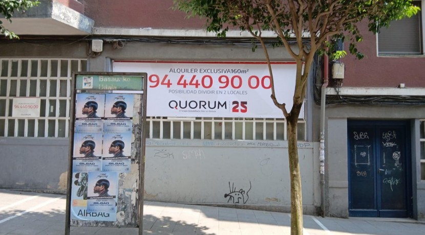 Amplio Local En Muy Buena Zona Con 20 m De Fachada Delantera y 20 m De Fachada Trasera