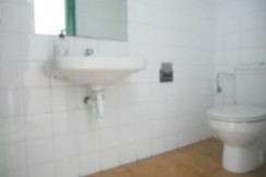 Amplio Local En Muy Buena Zona Con 20 m De Fachada Delantera y 20 m De Fachada Trasera