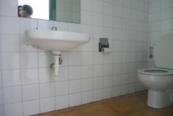 Amplio Local En Muy Buena Zona Con 20 m De Fachada Delantera y 20 m De Fachada Trasera