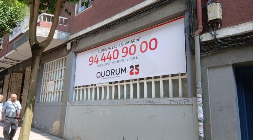 Amplio Local En Muy Buena Zona Con 20 m De Fachada Delantera y 20 m De Fachada Trasera