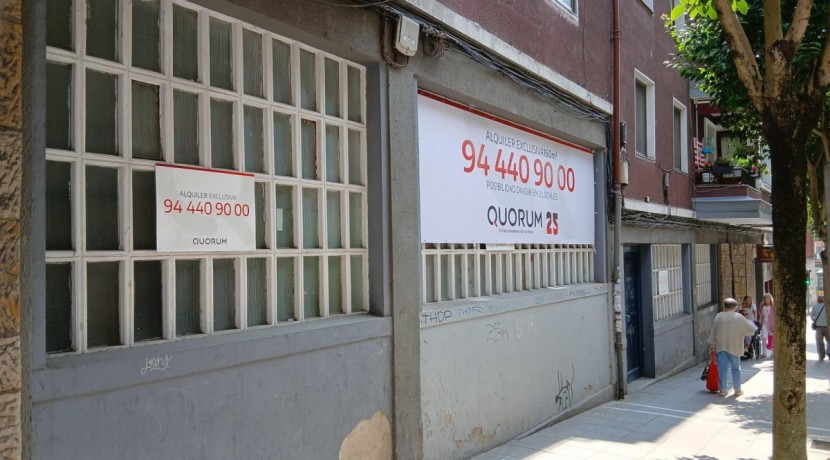 Amplio Local En Muy Buena Zona Con 20 m De Fachada Delantera y 20 m De Fachada Trasera
